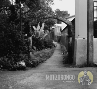 Antiguo arco del callejón que simbolizaba el límite del barrio El Infiernillo y La Loma.