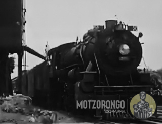 Locomotora de vapor junto al antiguo tanque de agua que las abastecía, cerca de la entrada al barrio La Soledad.