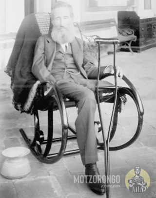 El manco de la batalla del 2 de abril, Carlos Andrés Pacheco Villalobos descansando en su casa en la hacienda de Motzorongo durante los últimos meses de su vida.