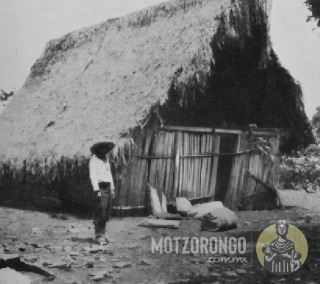 Casa estilo mazateca en Motzorongo, típica de esta región a principios del siglo XX.
