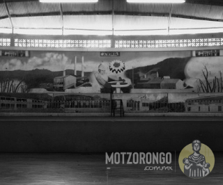 Antiguo interior del Salón Social donde se aprecia el mural que retrata los lugares emblemáticos del pueblo.