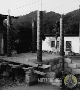 Reconstrucción de la ermita de San Judas Tadeo en el barrio Pueblo Nuevo, luego de que un vecino en un accidente derribara la primera que se construyó.