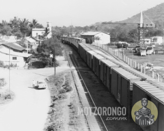 Vista desde el antiguo puente frente al campo deportivo.