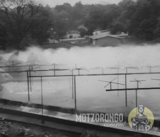 Fotografía tomada desde Central Motzorongo, al fondo se aprecia el Salón Ejidal y el jardín de niños "Amado Nervo".