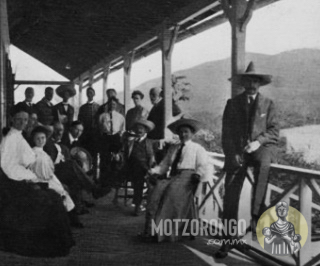 Reunión de accionistas americanos de la entonces "The Motzorongo Sugar Company", la foto es en la actual gerencia al lado de la estación.