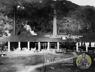Fotografía de "The Motzorongo Sugar Company" dos años antes de irse a la quiebra, la foto serviría como postal de año nuevo.
