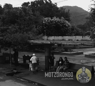 Antigua parada del camión en el parque "Carlos A. Pacheco".