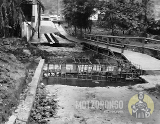 Trabajos de demolición y reconstrucción del puente "CROM" que fue afectado por la creciente del río.