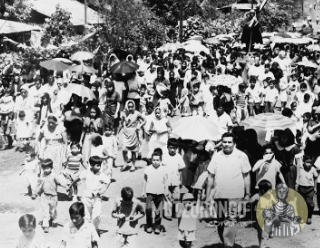 Procesión de Semana Santa en la actual avenida Esfuerzo Obrero.