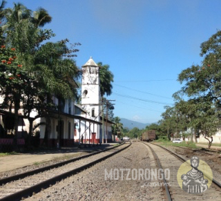 Andén del ferrocarril agrícola.