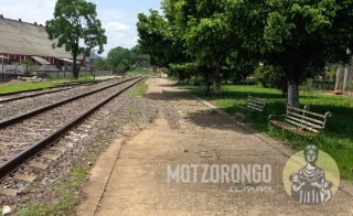 Andén del ferrocarril agrícola.