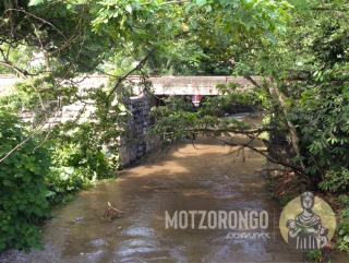 Puente del ferrocarril en el barrio La Soledad.