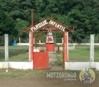 Parque infantil "Luis Calderón".