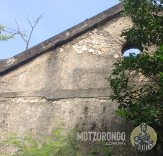 Ruinas de la antigua sección de casas del ferrocarril construida a finales del siglo XIX.