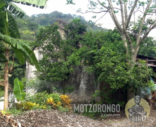 Ruinas de la antigua sección de casas del ferrocarril construida a finales del siglo XIX.